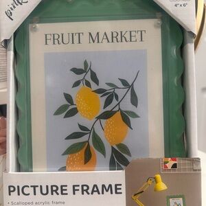 Scalloped Green Acrylic Picture Frame